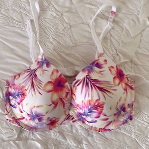 NWT VS PINK Lightly Lined T-Shirt Bra Size 32D